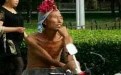 大爷销魂的自我陶醉妖娆,路人说是从精神病院出来的 大爷销魂的自我陶醉妖娆,路人说是从精神病院出来的