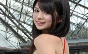这个美女身材真不错 前凸后翘 有肥有瘦