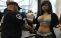 美女把你的衣服脱开来，让我检查一下！
