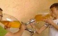 哥们拼酒大赛进行中，干了这杯还有三杯