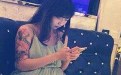 美女穿裙子劈叉太不雅观了