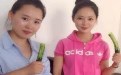 两个美女吃黄瓜销魂表情图 诱惑死我了