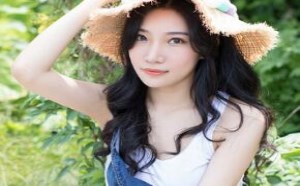 清纯美少女背带掉落露大奶美乳诱惑写真私房照