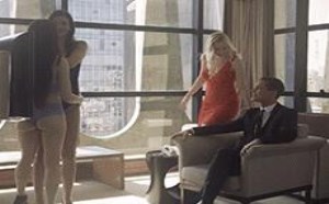 总裁有福利了！办公室来了几个靓女