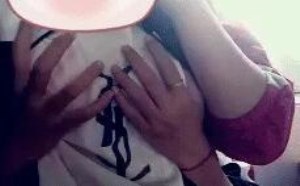 27bao后位揉胸美女gif动态图