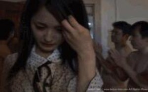 面对这么多赤裸的男人心理好矛盾 女人图片黄一点图片