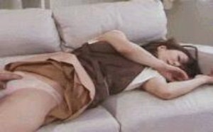 女人被灌醉后拍裸照和猥琐美女啪啪gif动态图
