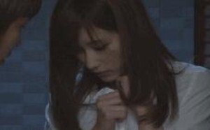 女子第一次很怕 西西人艺体图片 