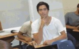 搞笑吧男子睡觉真有想法