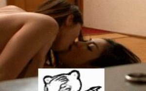 女女亲亲 姐妹花停车场被爆操做爱动态图