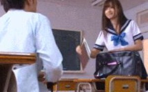 女学生服务后快乐的回家了 邪恶gif动态图第125期 