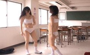 两美女打架美女脱光了打架动态图