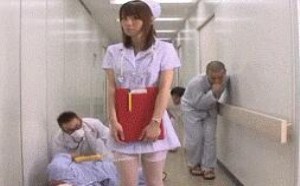 偷看裙底风光_偷看护士裙低下风光
