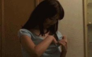 美女脱内衣无遮挡视频！脱不光邪恶动态图片