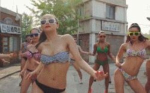 欧美少妇上街跳广场舞 捆绑美女动态图片