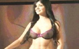 美女比基尼t台秀性感内衣秀
