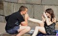 走开，光天化日之下竟敢调戏良家妇女