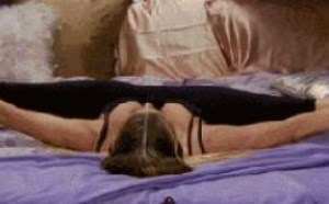 美女在床上劈叉视频 真让人想入非非