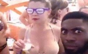 美女抖胸直播回放 上演性感抖胸舞