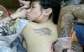 女生裸背纹身，想让男生后入姿势恐怕难啦！