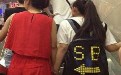 损友恶搞爆笑图：交友要慎重！