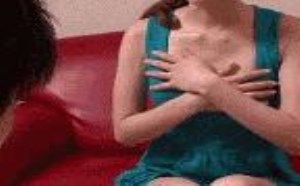 偷看美女胸部少女图片动态