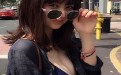 美女受不天气太热把衣服脱了裸奔