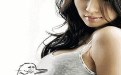 也验证美女胸部弹性十足，不信你来摸摸看