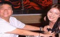 花钱找小姐，就一定要死劲摸光全身上下