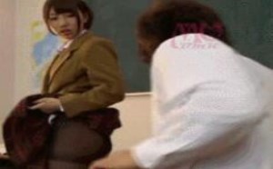 黑丝美女主动露鲍鱼逼勾引男人GIF动态图
