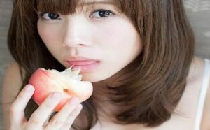 这么妖娆妩媚甜美动人的美女 美的含在嘴里都怕化了
