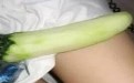 去了皮的黄瓜插起来一定更舒服