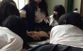 一群日本学生妹用手扒开自己下体太开放啦