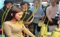 女人穿得太暴露 小心身边有无数支眼睛盯着你