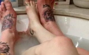 劈腿男女水中赤身激情嬉戏图片