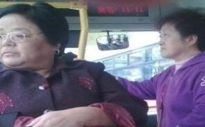 公交车上实拍内涵图找亮点，,你懂的!