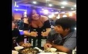 卖酒女低俗的营销手段让男人忍不住买买买