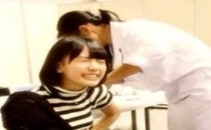 美女打个针至于这么销魂迷人么