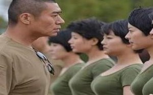 改行做教官去，天天能训练这些貌美如花的美女