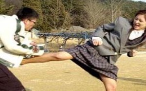这样的女汉子你敢娶吗？总爱对男人GG拳脚相加