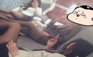 难道这些都是混社会的大姐大尽带黑丝腿 