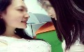 两美女斗胸，猜猜大胸妹子赢还是小胸妹子赢