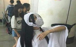 美女，你戴的什么面罩，怎么越看越熟悉