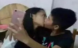 兄弟作死吧，秀恩爱死得快，你女人似乎不爽