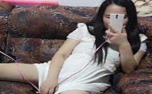 女朋友天天以这种姿势上网，我都醉了！