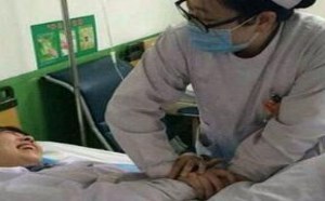 护士小姐你按摩到男子下面了 怪不得他笑不停