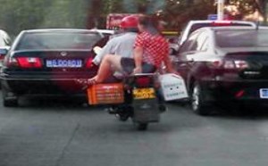 找了个这么风骚的妹子，早晚去和别人跑的