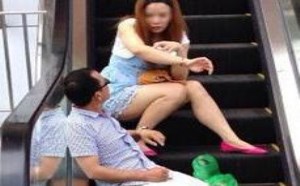 美女，咱俩还是坐下好好的谈谈心吧