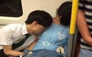 哥子这一觉睡下去奶都吸足了吧！