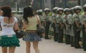 看到美女兵哥哥都是这样齐刷刷的一片看上去